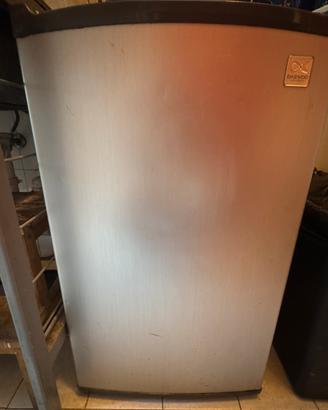Frigorifero compatto Daewoo FR-146RSV con freezer