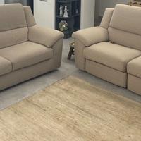 due divani 3 posti come nuovi – uno con relax