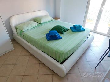 Letto Matrimoniale Contenitore in Ecopelle Bianca