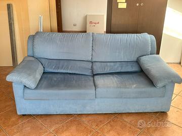 Divano azzurro sfoderabile