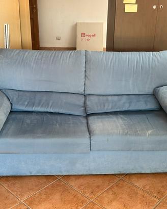 Divano azzurro sfoderabile