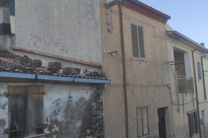 Casa e garage da ristrutturare ad Osilo