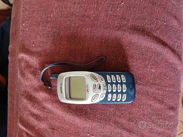 Cellulare Samsung con caricatore