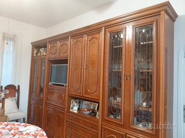 credenza con vetrine