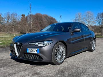 Alfa Romeo Giulia AT8 180 Business Sport L. Ed.