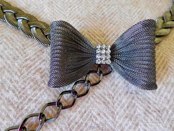 Cintura metallo argentato, maglia a treccia/strass
