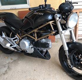 Ducati Monster 600 dark