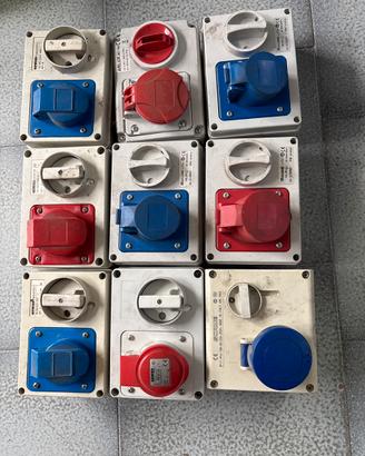 Interruttori 220 e 380 V