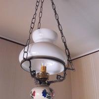 Lampadario in ferro battuto e ceramica