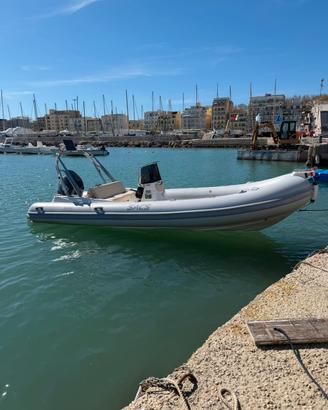 Noleggio gommoni, barche, moto d acqua