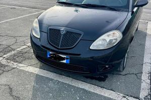 Lancia ypsilon Momo design