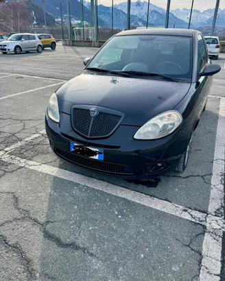 Lancia ypsilon Momo design