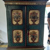 armadio antico ‘800 in legno dipinto restaurato