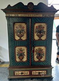 armadio antico ‘800 in legno dipinto restaurato