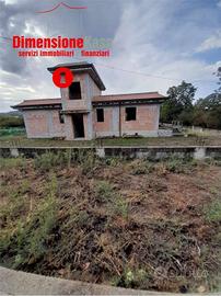 Rustico / Casale di 270 m² con 4 locali a Tufino