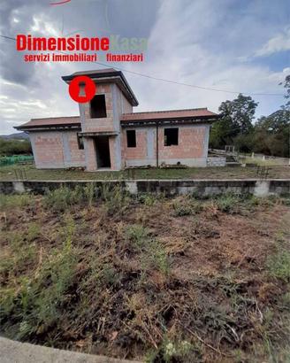 Rustico / Casale di 270 m² con 4 locali a Tufino