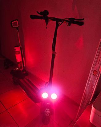 Monopattino elettrico ripiegabile motore 800w