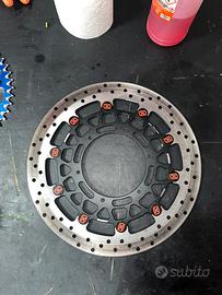 Disco accossato YZ e sposta pinza