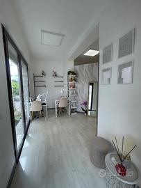 Locale con abilitazione per centro estetico