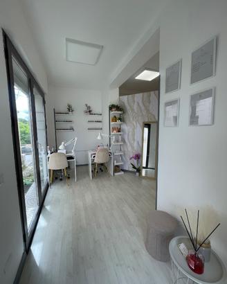 Locale con abilitazione per centro estetico