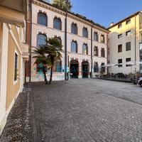 NEGOZIO ESCLUSIVO IN GALLERIA A SCHIO