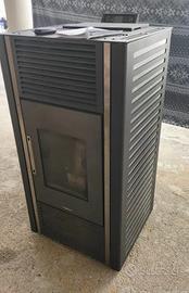Stufa a pellet 12,7 kw canalizzabile