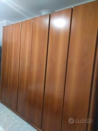 armadio in legno 