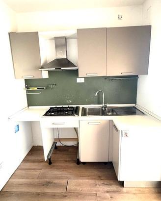 CUCINA COMPONIBILE AD ANGOLO USATA CON CAPPA INOX