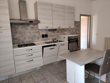 Bilocale ristrutturato e arredato