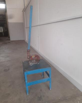 Cesoia a leva manuale