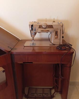 Macchina da cucire anni '50 a pedale Singer 401