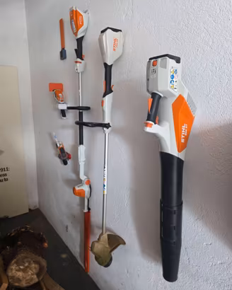 Attrezzi da giardino STIHL e rasaerba Snapper 82V