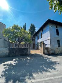 Rustico diviso in 4 appartamenti