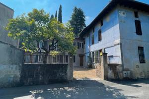 Rustico diviso in 4 appartamenti