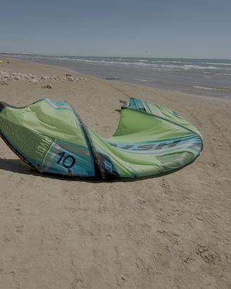 KITE NAISH PIVOT 10  300 €