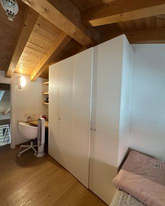 Camere in legno su misura bianca