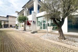 NEGOZIO A MANERBIO