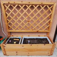 Fioriera con traliccio in legno di pino