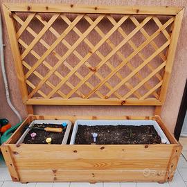 Fioriera con traliccio in legno di pino