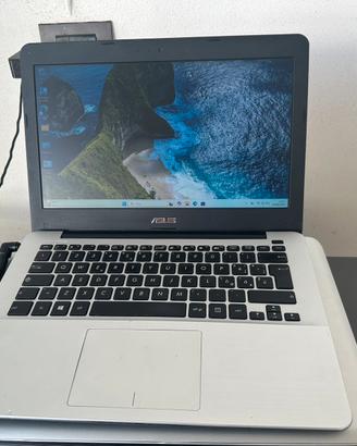 Asus f302u i3 6th 8gb 250gb Samsung evo 850