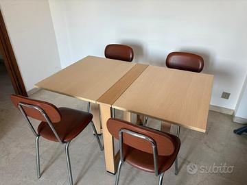 Tavolo con 4 sedie abbinate