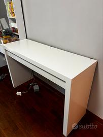 Scrivania e postazione makeup e unghie ikea