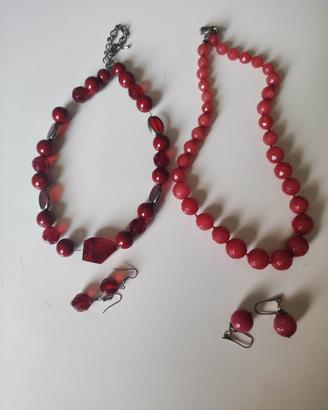 2 set di collana con orecchini 