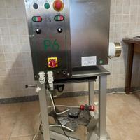 macchina e trafilatrice per fare la pasta