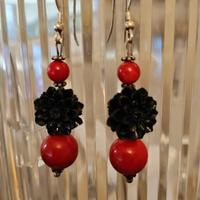 orecchini d'argento rossi e neri