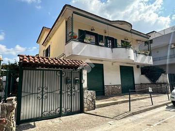 3 LOCALI A GIUGLIANO IN CAMPANIA