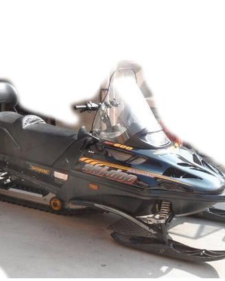 motoslitta ski doo skandic 600