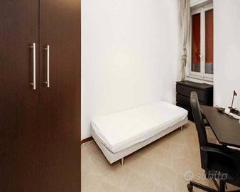 Stanza in appartamento di 63 m² a Milano