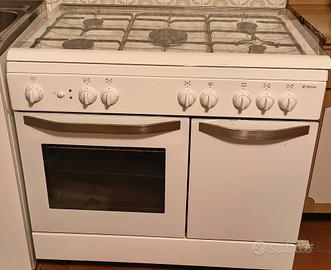 Cucina con porta bombola 5 fornelli a gas e forno