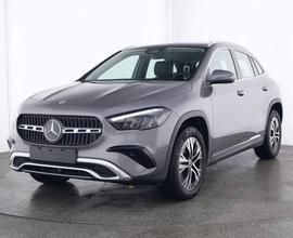 MERCEDES-BENZ GLA 200 Automatic Progressive Line